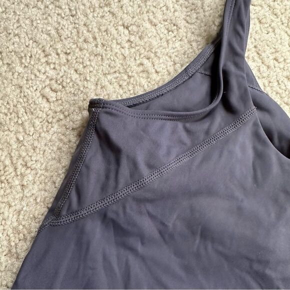Gray align style cropped tank top - Picture 8 of 10